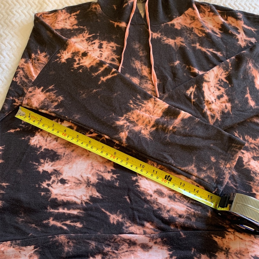 Crop Top hoodie by Ginger G. Size Large. Soft and stretchy - Picture 5 of 9